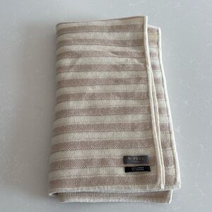 N Peal cashmere blanket